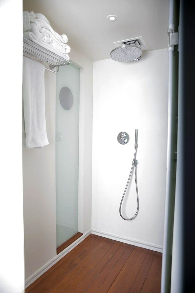 1866 Court & Suites Hotel