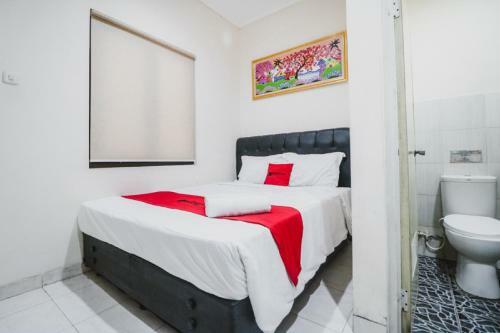 Hostal Reddoorz @ Mayjen Sungkono