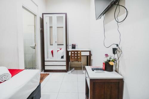 Hostal Reddoorz @ Mayjen Sungkono