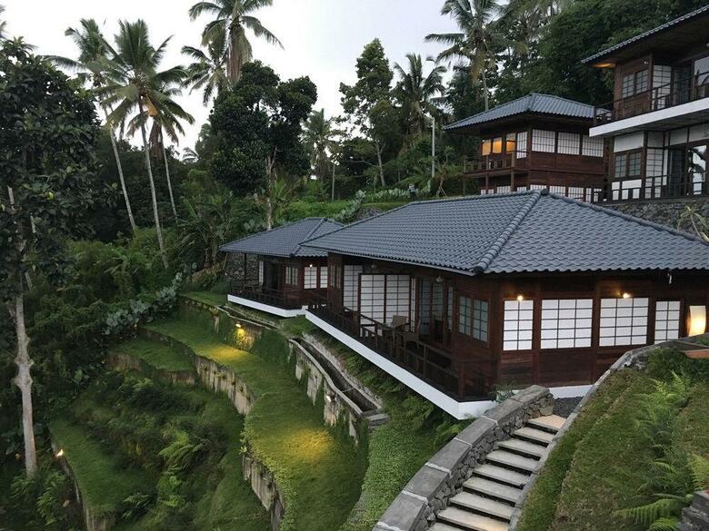 Hotel Suarapura Resort & Spa