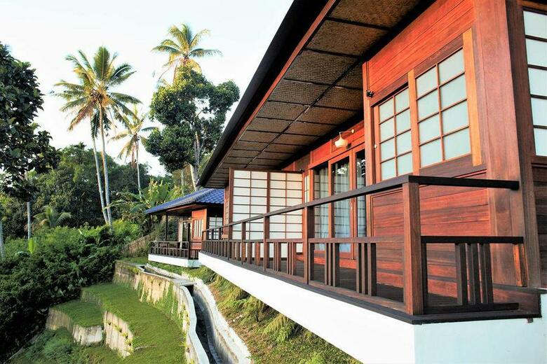 Hotel Suarapura Resort & Spa