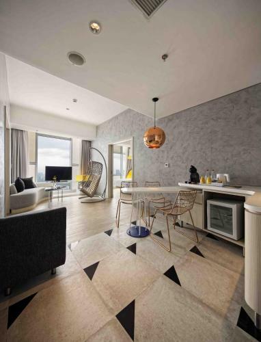 Yello Hotel Harmoni