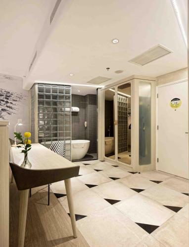 Yello Hotel Harmoni