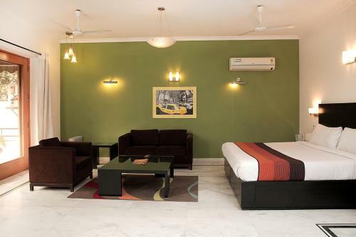 Hostal Ahuja Residency -jcm 55, Dlf Phase -2