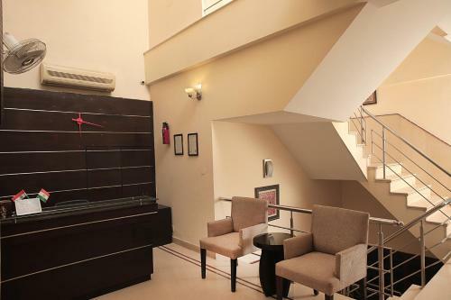Hostal Ahuja Residency -jcm 55, Dlf Phase -2