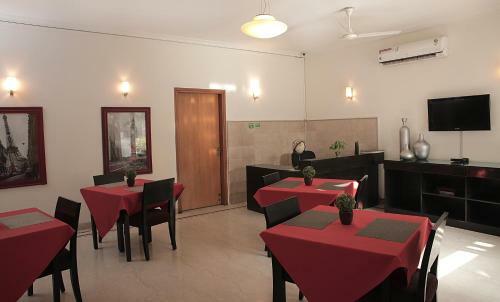 Hostal Ahuja Residency -jcm 55, Dlf Phase -2