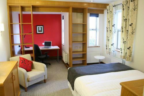 Hostal Brennan Court Guest Accommodation