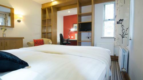 Hostal Brennan Court Guest Accommodation