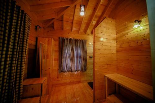 Hotel Bamboo Creek Resort