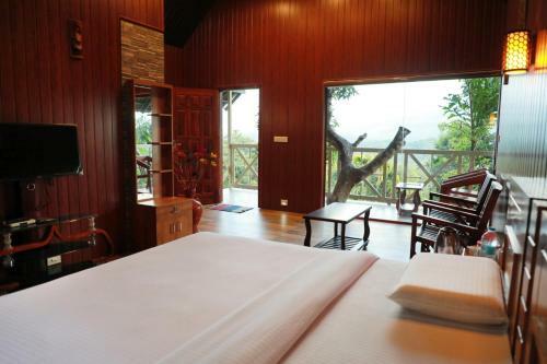 Hotel Woodrose Resort