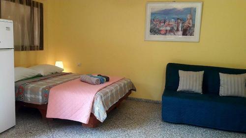 Hostal Lesanel - Guest House