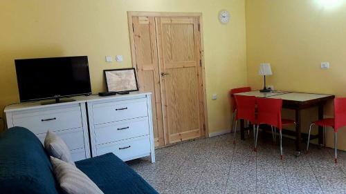 Hostal Lesanel - Guest House