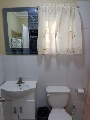 Hostal Ever Blooming Orchid Cottage