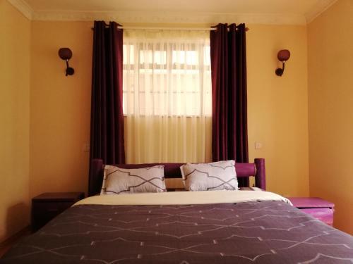 Beautiful Ensuite Room In An Elegant Home....