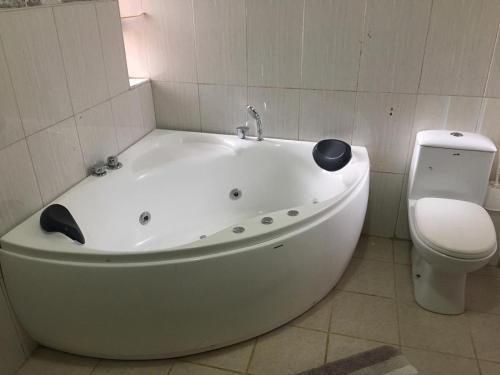 Beautiful Ensuite Room In An Elegant Home....
