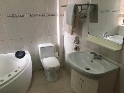 Beautiful Ensuite Room In An Elegant Home....