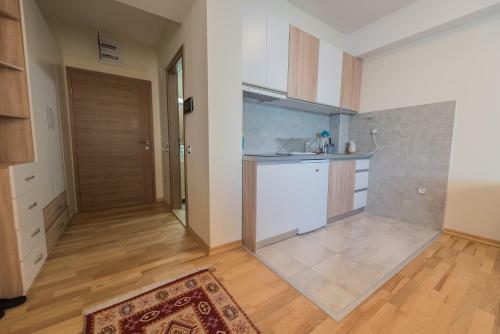 Golden Pearl Apartments