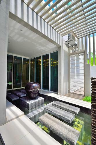 Iris Luxury Service Villa