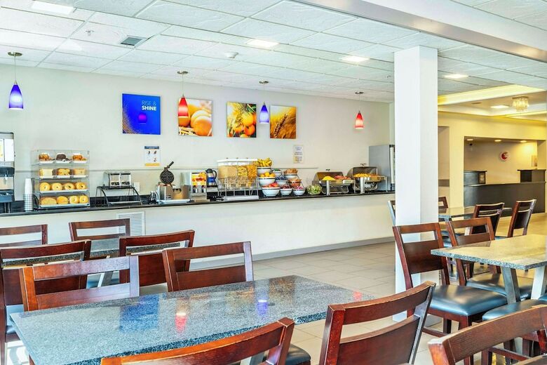 Hotel Comfort Inn And Suites
