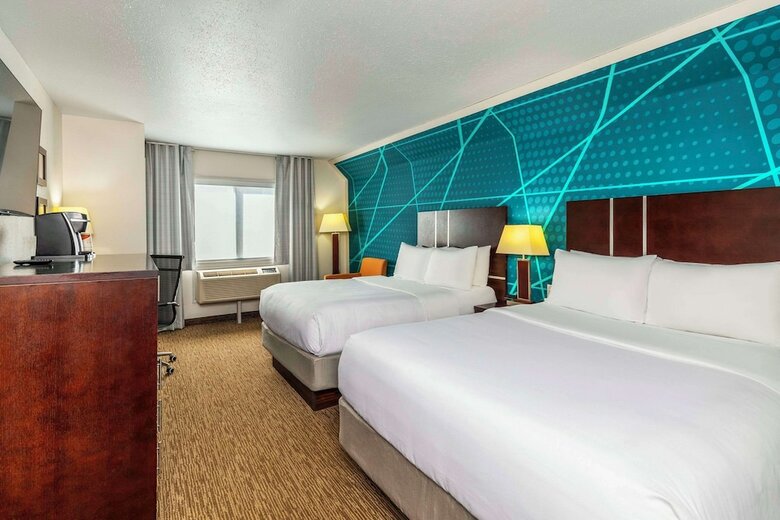 Hotel Comfort Inn And Suites