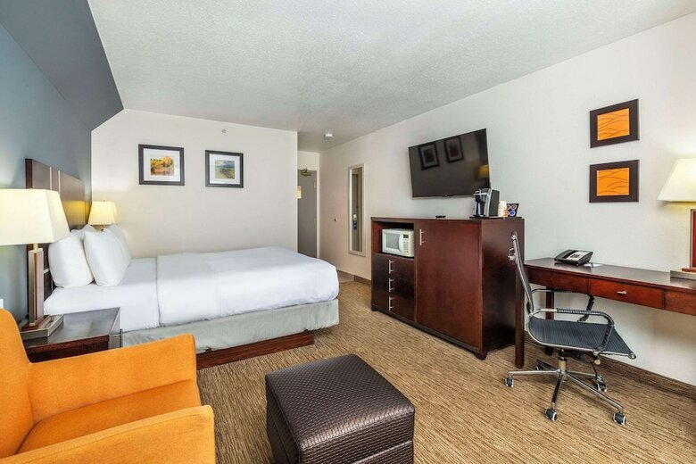 Hotel Comfort Inn And Suites