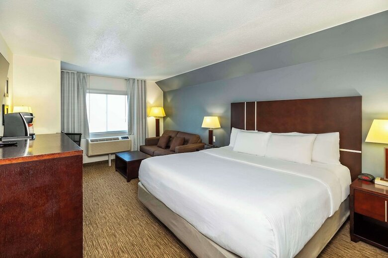 Hotel Comfort Inn And Suites