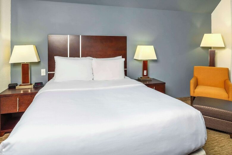 Hotel Comfort Inn And Suites
