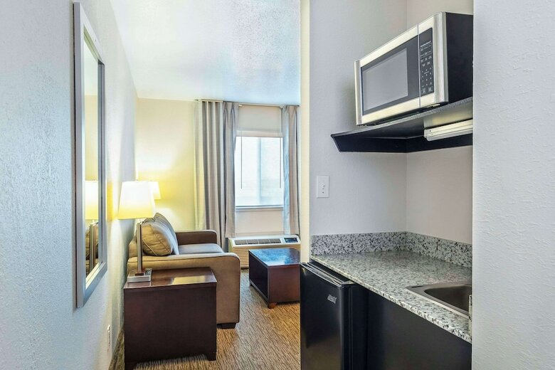 Hotel Comfort Inn And Suites