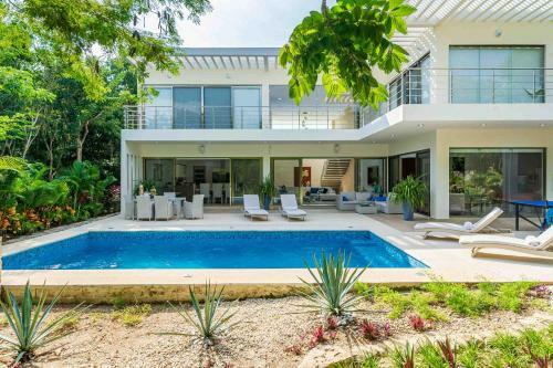 Casa Ave, Luxury & Resort Living