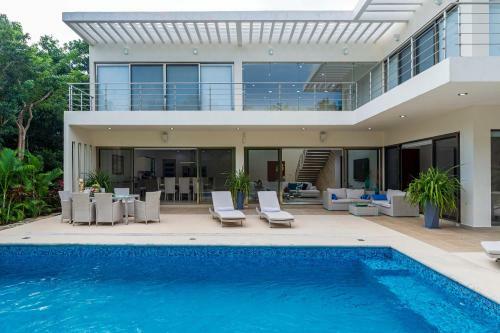 Casa Ave, Luxury & Resort Living