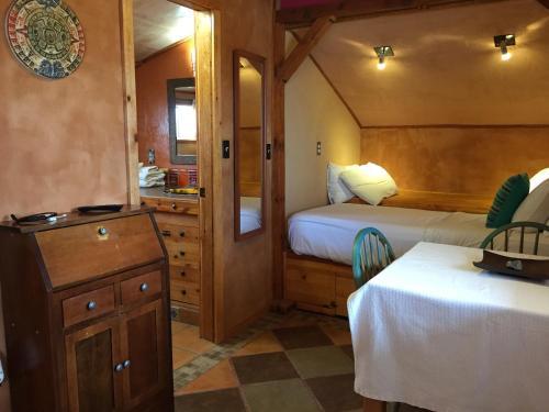 Hostal Leo's Baja Oasis
