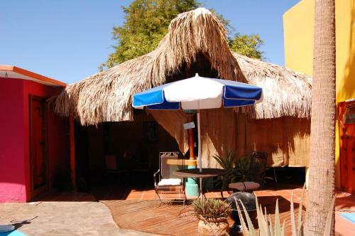 Hostal Leo's Baja Oasis