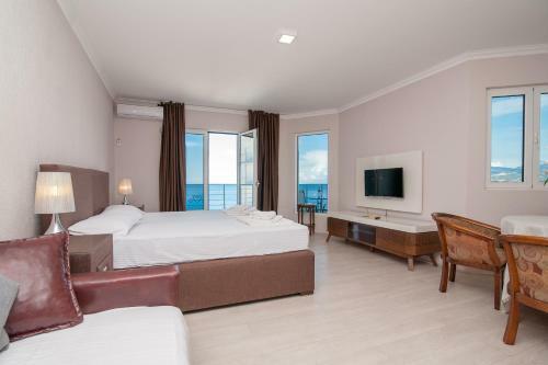Open Sea Luxury Apartments