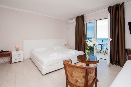 Open Sea Luxury Apartments
