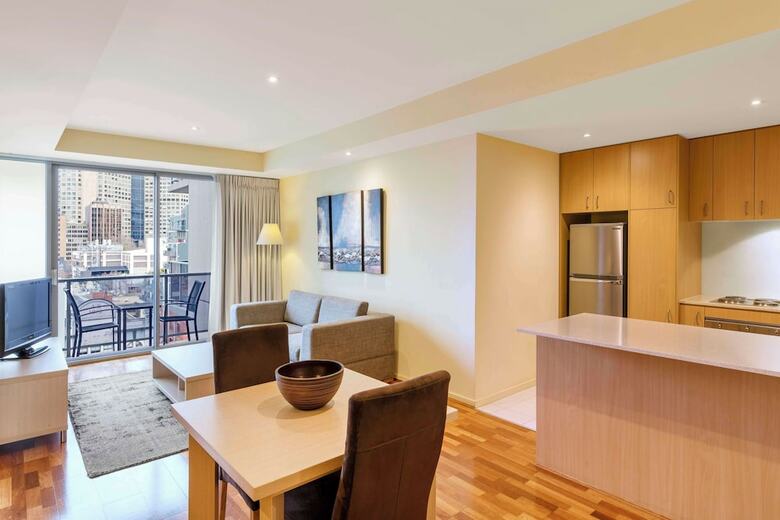Hotel Oaks On Lonsdale