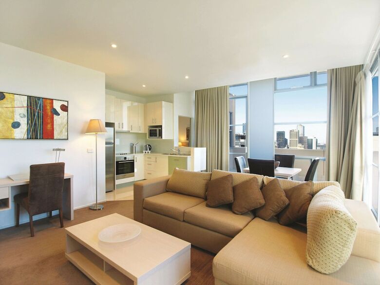 Hotel Oaks On Lonsdale