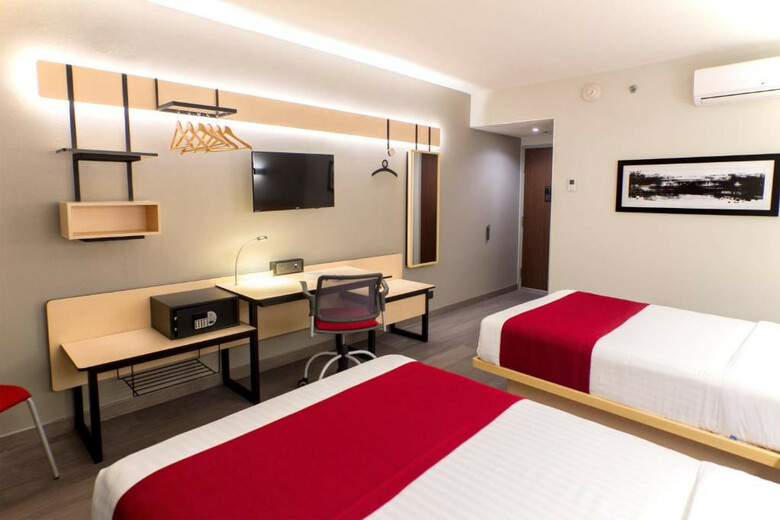Hotel City Express Plus Mundo E