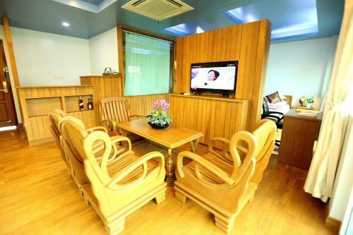 The Floral Breeze Hotel Yangon
