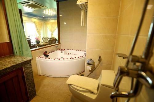 The Floral Breeze Hotel Yangon