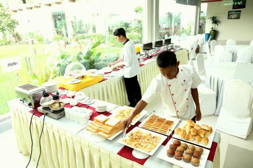 The Floral Breeze Hotel Yangon