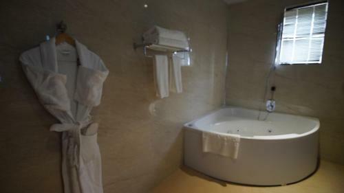 Pearlwort Hotel And Suites