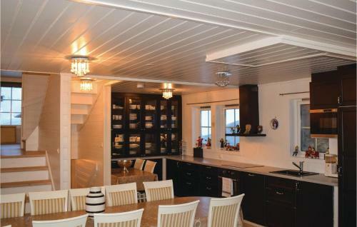 Five-bedroom Holiday Home In Norheimsund