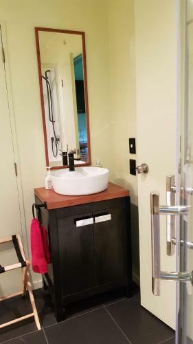 Bed & Breakfast Pohutukawa Coast Bnb