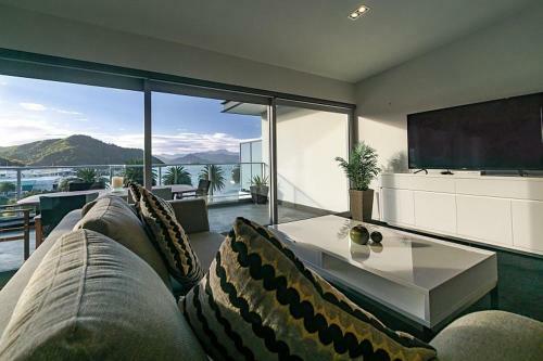 Seaview Waterfront Apartments