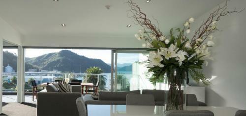 Seaview Waterfront Apartments