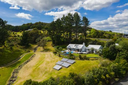 Vineyard Cottage - Paroa Bay Winery