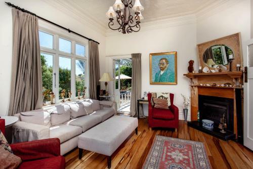 Crescent Villa