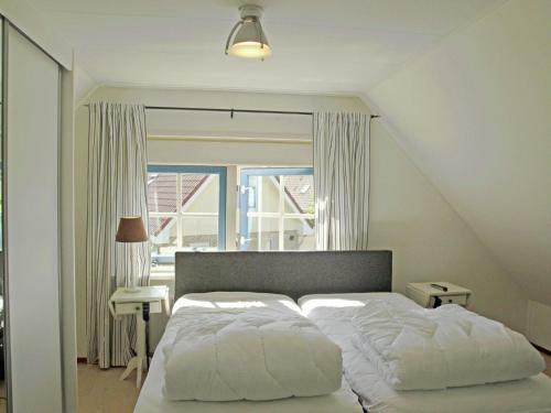 Attractive, Detached Holiday Home In Small-scale Holiday Park