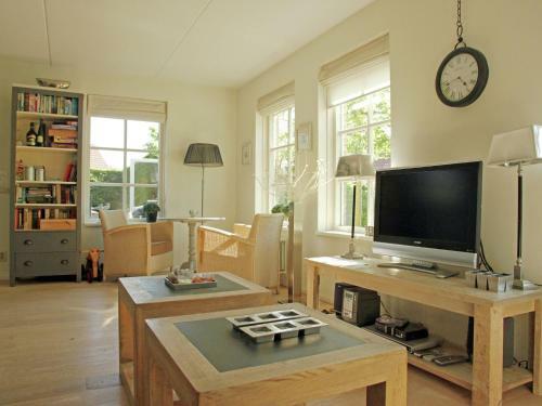 Attractive, Detached Holiday Home In Small-scale Holiday Park
