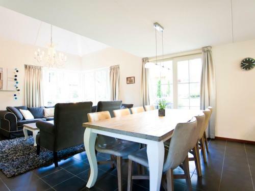 Hotel Holiday Home H8.18